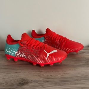 Women’s Puma cleats, size 7.5, pink and light blue!